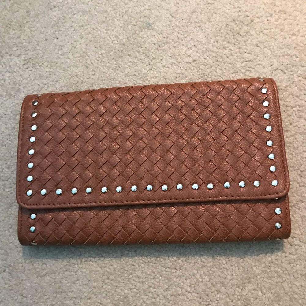 Brown summer clutch